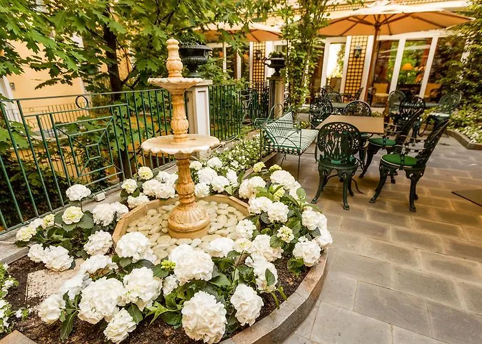 Victoria & Iside מלון